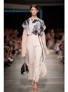 ARTISTA  Epic Puffy Sleeve Top